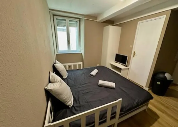 Appartement Proche Place De La Reunion Au Calme